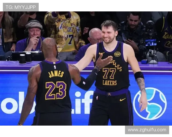 东契奇狂飙八记三分詹皇再创史